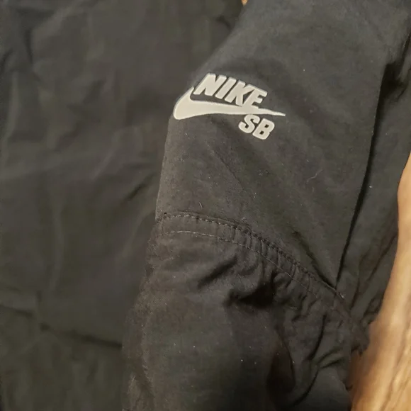 Nike SB Jacket Coat Coach Large 800178-010 Zip pocket Sleeve Great Condition - Picture 7 of 10